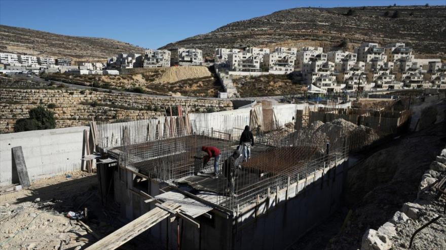 Obras de construcción en el asentamiento israelí de Ramat Givat Zeev en la Cisjordania ocupada. (Foto: Reuters)