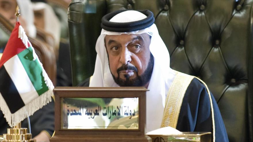 El presidente emiratí, el sheij Jalifa bin Zayed Al Nahyan, en una cumbre regional en Kuwait, 14 de diciembre de 2009. (Foto: Reuters)