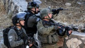 Muere un soldado israelí en choques tras redada en Cisjordania