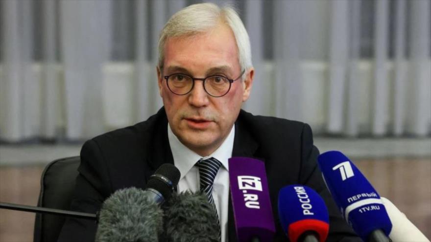 El viceministro ruso de Exteriores, Alexandr Grushkó, en una rueda de prensa, 6 de abril de 2022. (Foto: Reuters)