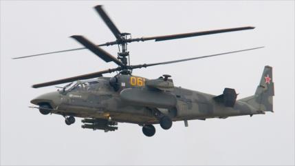 Helicóptero ruso Ka-52 destruye puestos militares en Ucrania