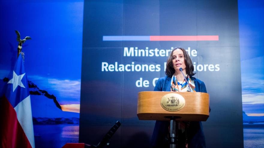 La ministra chilena de Asuntos Exteriores, Antonia Urrejola, habla en una reunión en la sede de la Cancillería, Santiago, 5 de mayo de 2022. (Foto: minrel.gob.cl)