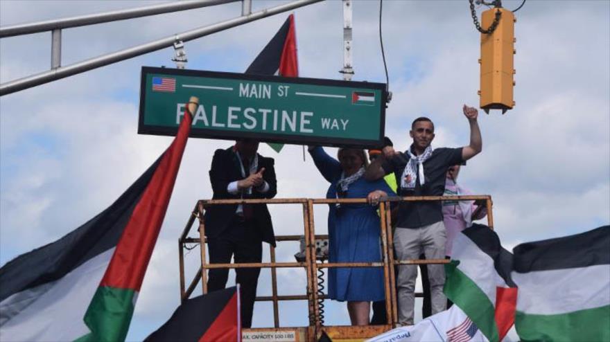 Autoridades de Paterson celebran el cambio del nombre de una calle de la ciudad a Palestina, 15 de mayo de 2022.
