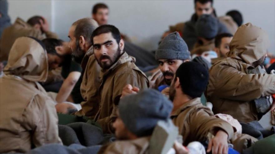 Terroristas de Daesh encarcelados en un centro en Al-Hasaka, Siria, 7 de enero de 2020. (Foto: Reuters)