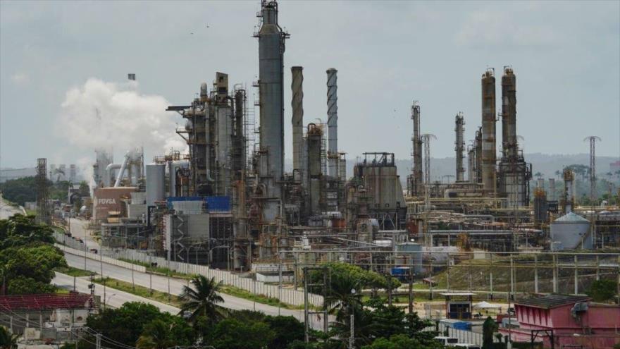 EEUU, atrapado en su peor crisis, relaja sanciones petroleras a Venezuela