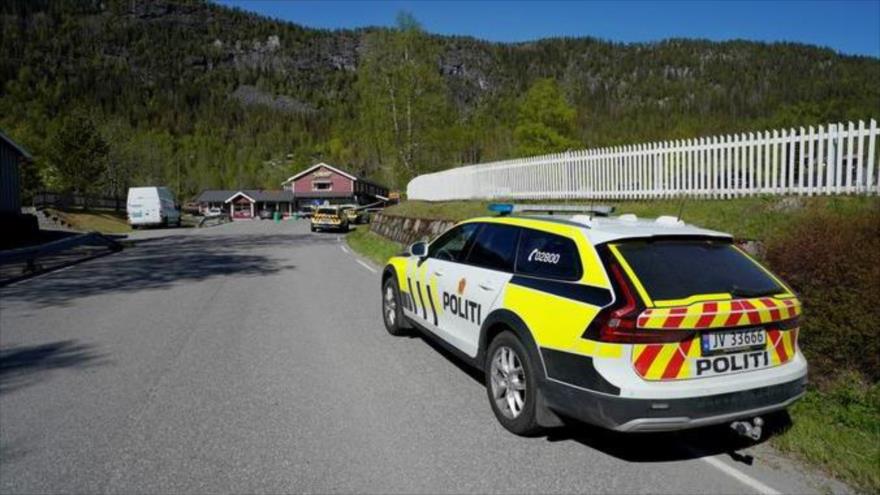 La Policía noruega en el valle de Numedal, donde se produjo un ataque con arma blanca, 20 de mayo de 2022. (Foto: Reuters)