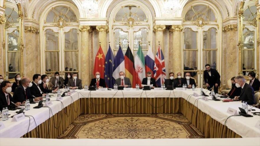 Delegaciones de Irán y otras partes del acuerdo nuclear en Viena, Austria, 17 de diciembre de 2021.