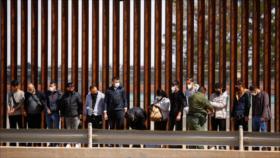 Juez ordena mantener restricciones para ingreso de migrantes a EEUU