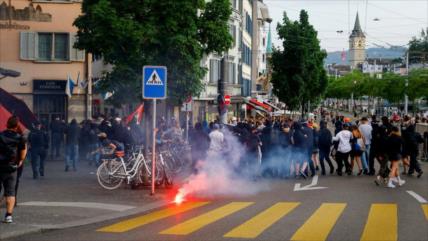 La Policía suiza choca con manifestantes anticapitalistas en Davos