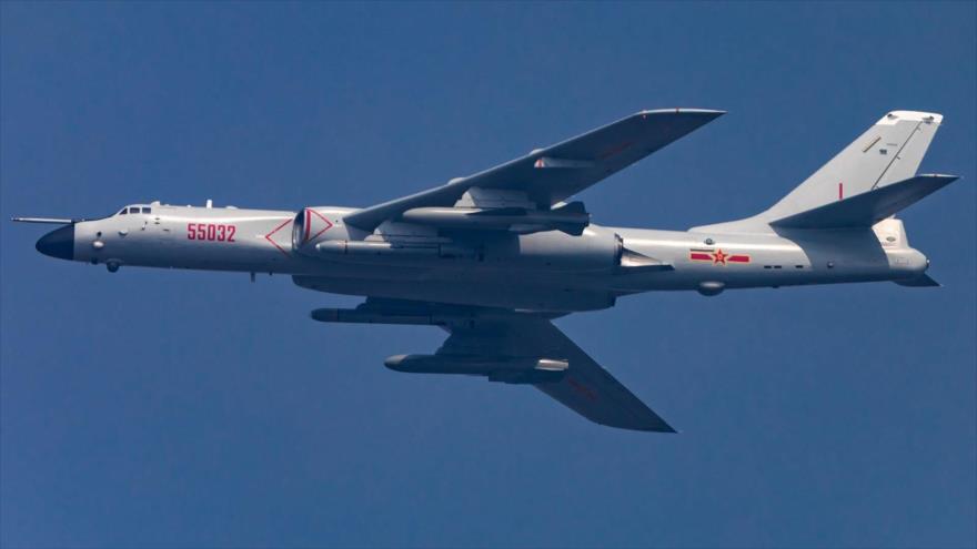 Un bombardero H-6 con capacidad nuclear de China.