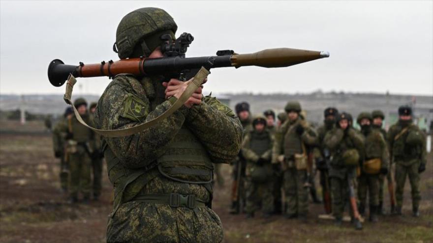 Fuerzas rusas participan en ejercicios de combate en el campo de tiro Kadamovsky en la región de Rostov, Rusia, 14 de diciembre de 2021. (Foto: Reuters)