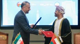 Irán y Omán firman 12 documentos de cooperación en varios campos