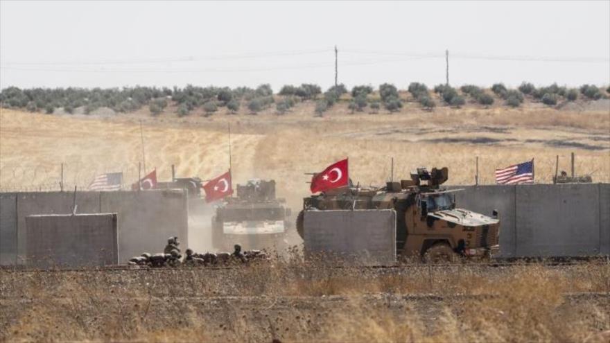 Vehículos del Ejército turco regresan después de una patrulla conjunta con las fuerzas estadounidenses en el norte de Siria, 8 de septiembre de 2019.