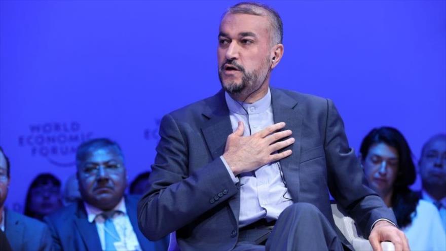 El canciller de Irán, Hosein Amir Abdolahian, habla en el Foro Económico Mundial de Davos (FEM) en Suiza, 26 de mayo de 2022.