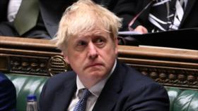 Más parlamentarios conservadores piden renuncia de Boris Johnson