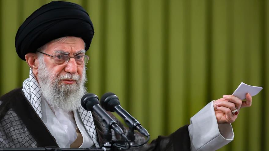 El Líder de Irán, el ayatolá Seyed Ali Jamenei, en una reunión con los parlamentarios iraníes, Teherán, 25 de mayo de 2022. (Foto: Khamenei.ir)