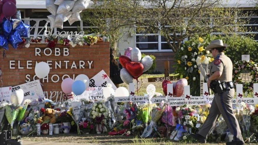 ‘Policía no hizo nada para detener tiroteo en escuela de Texas’ | HISPANTV
