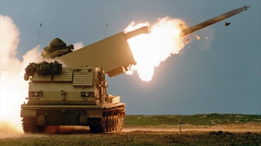 Sistema de lanzamisiles múltiples estadounidense MLRS.