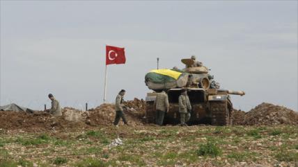Turquía ataca posiciones de coalición estadounidense en Siria