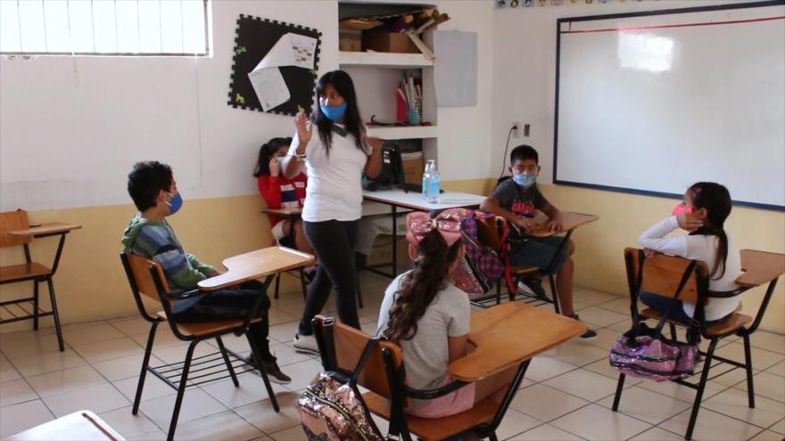 El coronavirus y la pobreza complican la educación de los niños de Chiapas | Minidocu