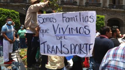 Transportistas protestan para exigir aumento de pasaje en México