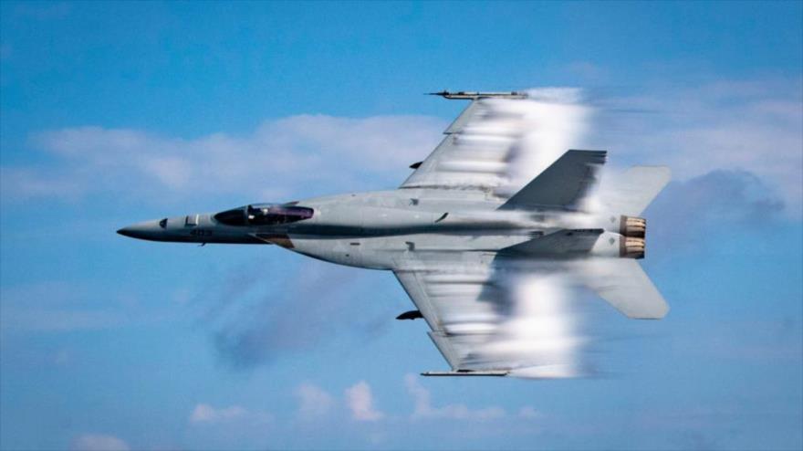 Un avión de combate F18 Super Hornet de EE.UU.