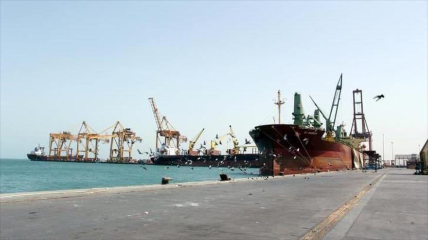 Un barco atracado en el puerto del mar Rojo de al-Hudayda, Yemen, 23 de marzo de 2017. (Foto: Reuters)