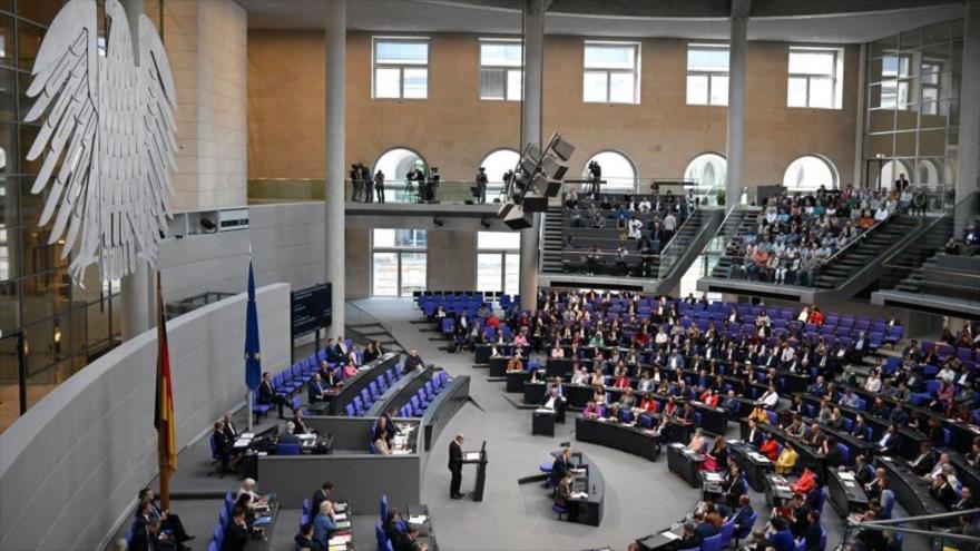 El canciller alemán Olaf Scholz (centro) se dirige al Parlamento sobre un debate presupuestario en Berlín, capital, 1 de junio de 2022. (Foto: AFP)