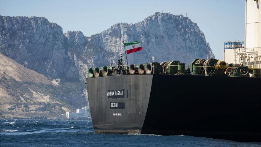 El superpetrolero de bandera iraní Adrian Darya 1 en la costa de Gibraltar, 18 de agosto de 2019. (Foto: AP)
