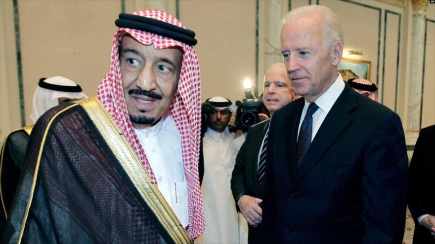 El entonces vicepresidente de EE.UU., Joe Biden [dcha.], se reúne con rey de Arabia Saudí, Abdulá bin Abdelaziz Al Saud, en Riad, 27 de octubre de 2011. 