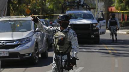 Crece terror: Tiroteo deja 6 muertos frente a escuela en México