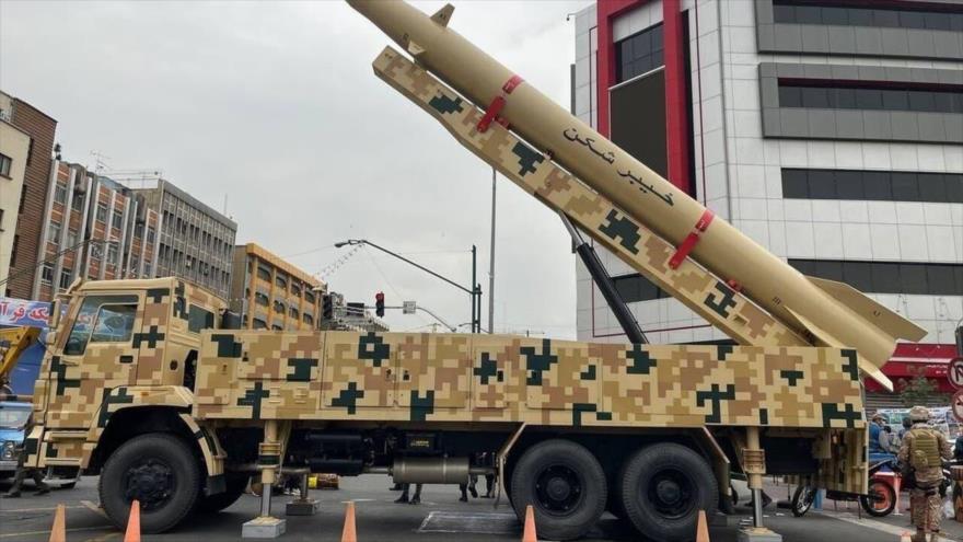 El misil balístico de alto alcance, Jeibar-Shekan, de fabricación iraní.