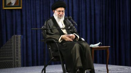 Líder de Irán: países se acercan a Israel por dictámenes de EEUU