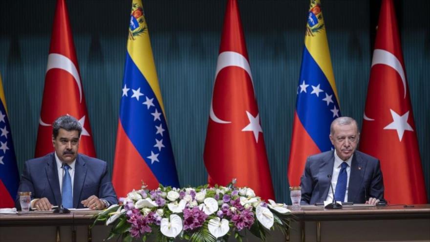 Maduro aboga por ampliar cooperación con Turquía; pide inversiones