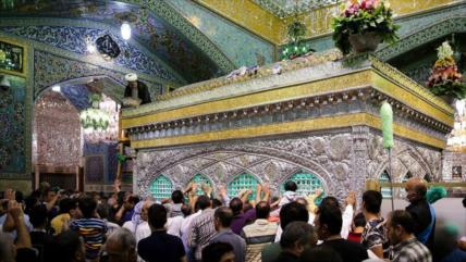 Miles de iraníes rinden homenaje al Imam Reza (P)