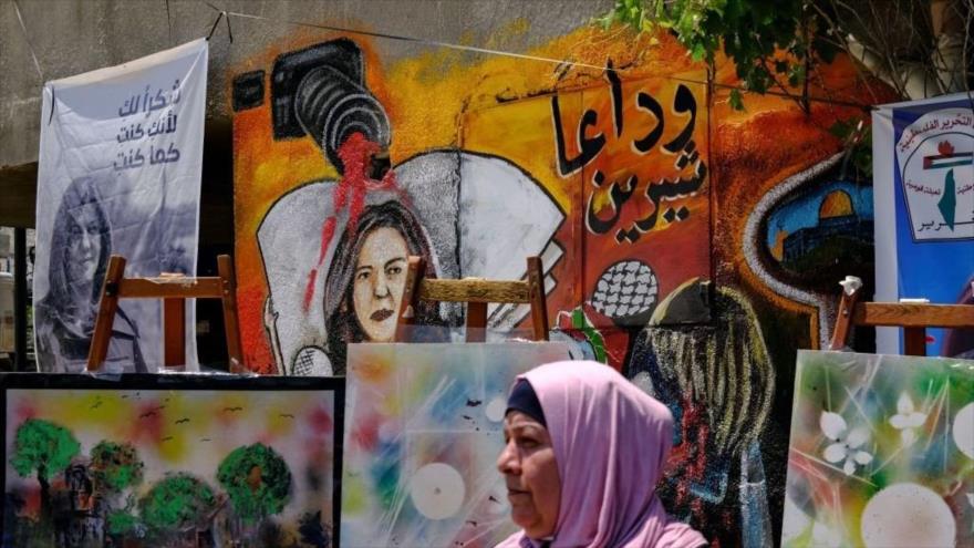 Honran la memoria de la periodista Shireen Abu Akle en el lugar donde fue asesinada, Yenín, en la ocupada Cisjordania, 19 de mayo de 2022. (Foto: AFP)