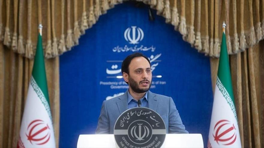 El portavoz del Gobierno iraní, Ali Bahadori Yahromi, habla en una rueda de prensa en Teherán, capital persa.