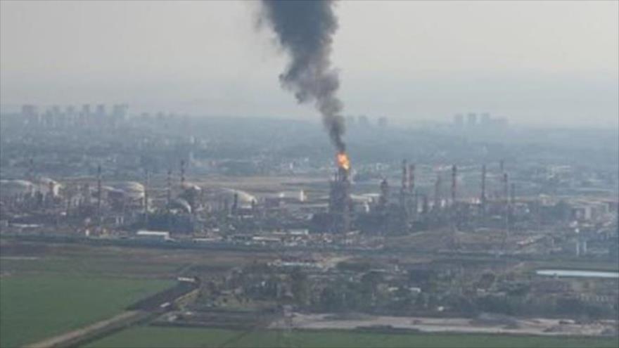 Vídeo: Incendio masivo en refinería israelí en Haifa