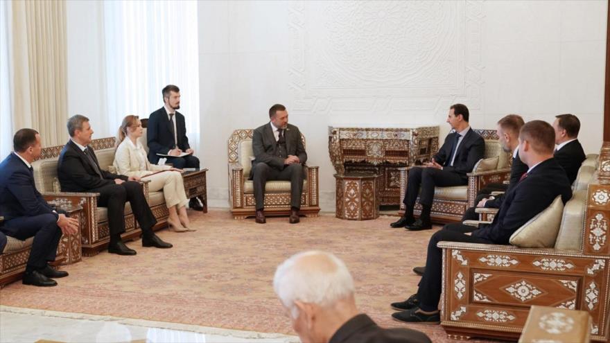 El presidente de Siria se reúne con una delegación conjunta de la Federación Rusa y la autoproclamada república popular del Donetsk, en Damasco, 16 de junio de 2022.