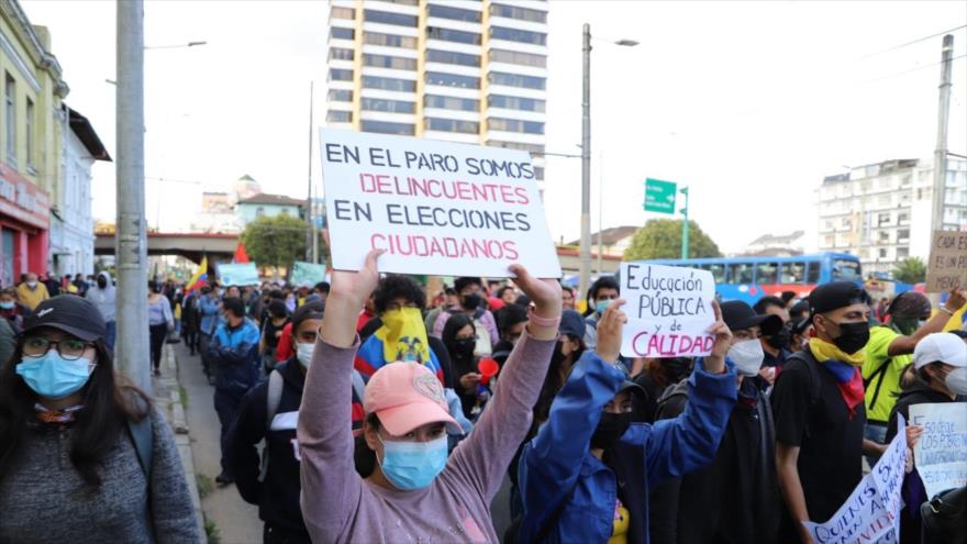 Docentes se suman al paro nacional indefinido en Ecuador