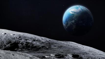 China encuentra restos de agua en la superficie de la Luna