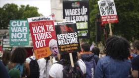 Miles de personas protestan en Londres contra la alta inflación