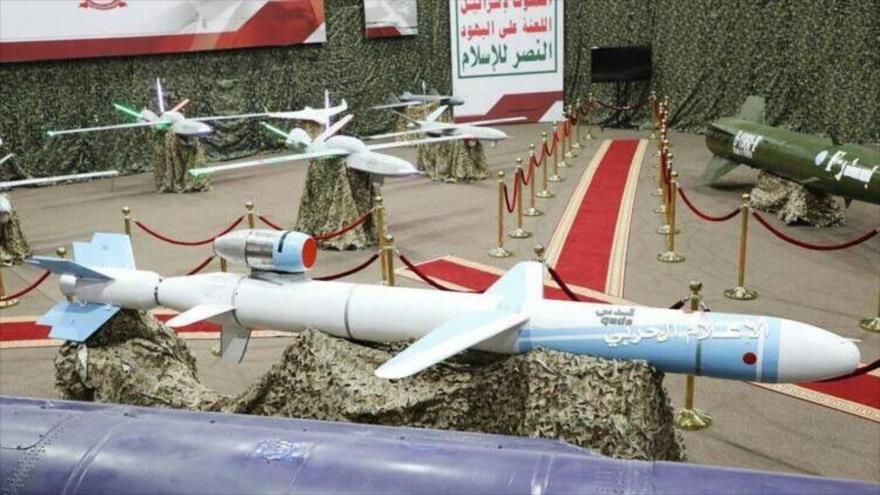 Misiles y drones en una exhibición de armas en Yemen.