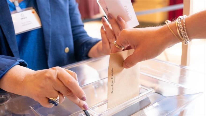 Los votantes durante la segunda vuelta de las elecciones parlamentarias en París, Francia, 19 de junio de 2022. (Foto: Getty Images)