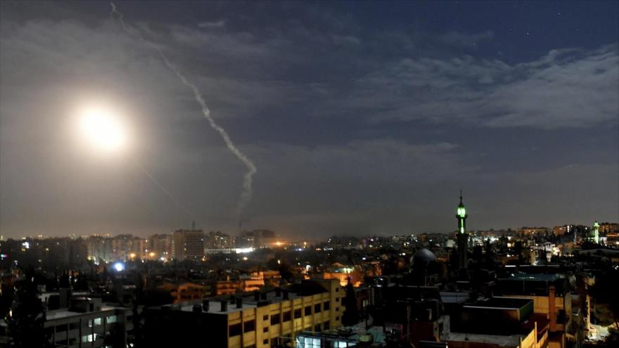 Un ataque israelí con misiles a zonas cercanas al Aeropuerto Internacional de Damasco, en la capital siria, 21 de enero de 2019. (Foto: SANA)