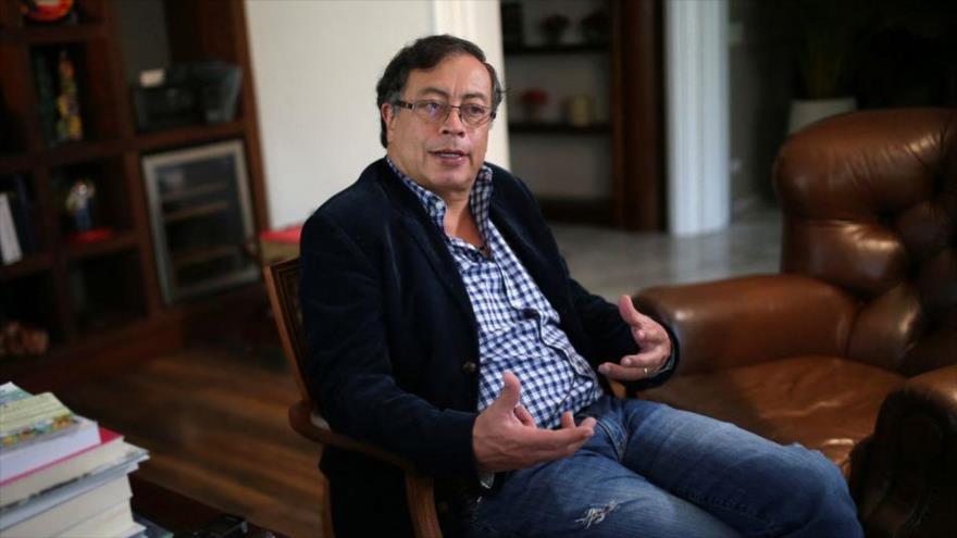 El entonces candidato presidencial de Colombia Gustavo Petro durante una entrevista con Reuters en Bogotá, 10 de junio de 2022. 