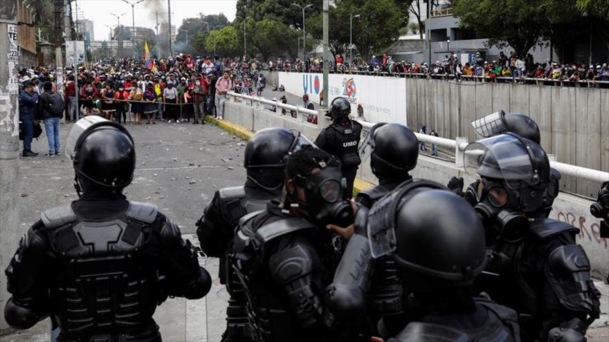 Policía de Ecuador reprime a indígenas que se dirigían hacia Quito 