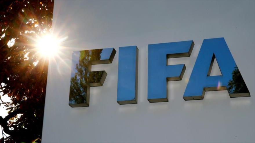 El logo de la FIFA se ve frente a su sede en Zúrich, Suiza. (Foto: Reuters)