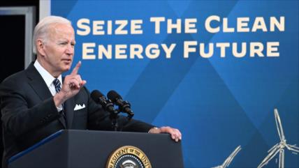 Biden admite: Precios de gasolina aumentaron por sanciones a Rusia