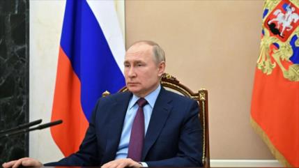 Putin aboga por afianzar lazos “amistosos” con Colombia de Petro